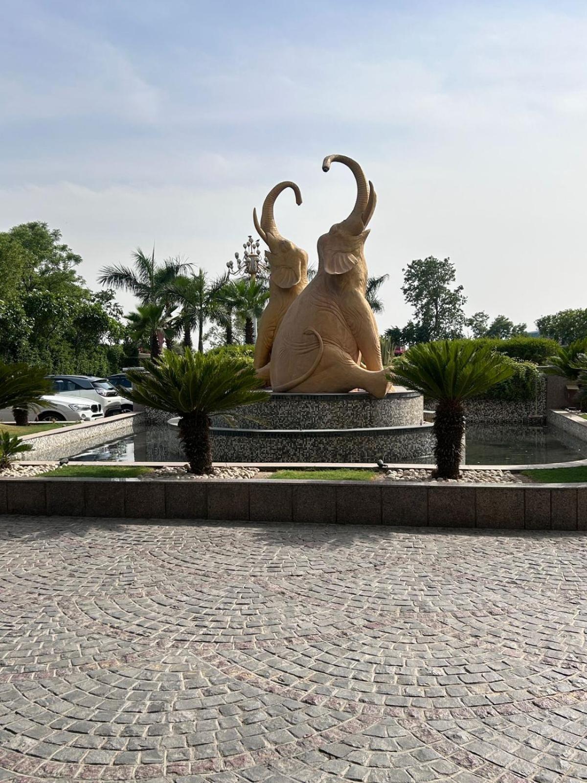 Saura Hotel, Agra - A Club Mahindra Associate מראה חיצוני תמונה