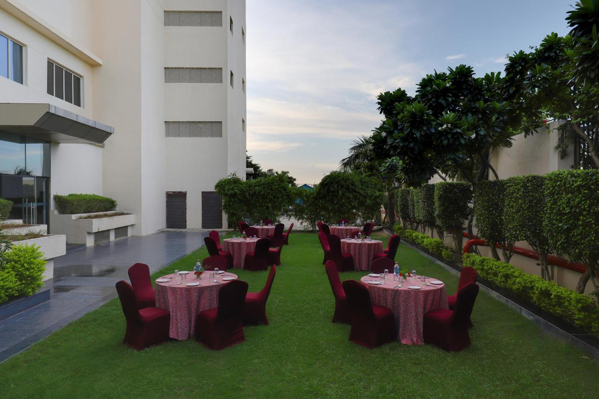 Saura Hotel, Agra - A Club Mahindra Associate מראה חיצוני תמונה